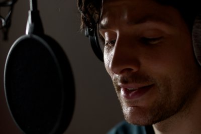  Colin Morgan narrates the Wizards series of the Discworld audiobooks.